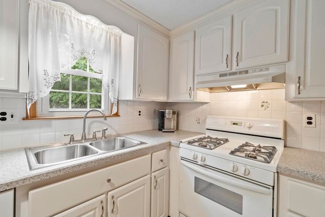 7 Susan Dr, North Reading, MA 01864