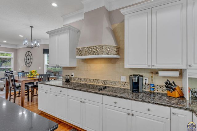 4513 SW Moundview DR, Topeka, KS 66610