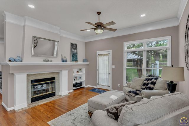 4513 SW Moundview DR, Topeka, KS 66610