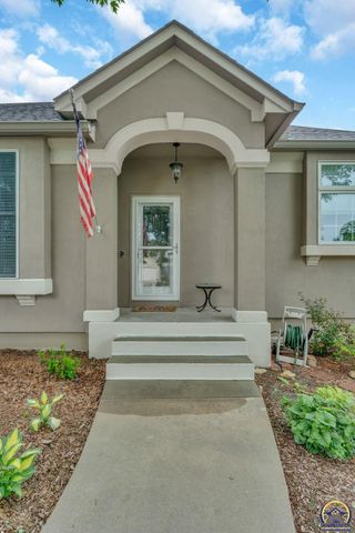4513 SW Moundview DR, Topeka, KS 66610