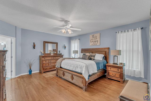 4513 SW Moundview DR, Topeka, KS 66610