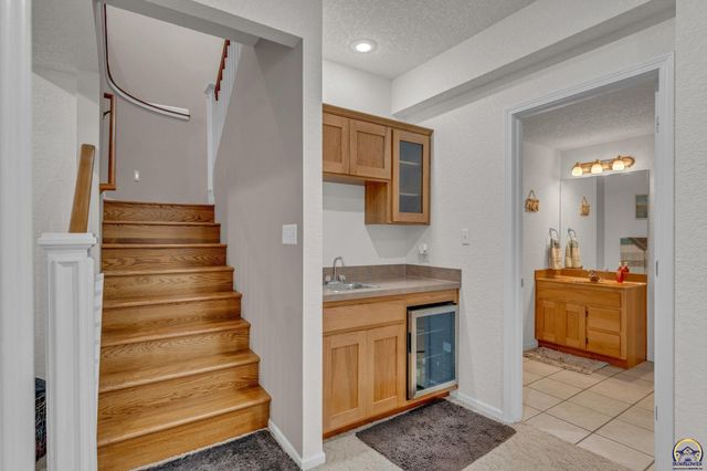 4513 SW Moundview DR, Topeka, KS 66610