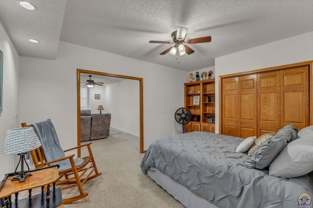 4513 SW Moundview DR, Topeka, KS 66610