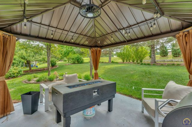 4513 SW Moundview DR, Topeka, KS 66610