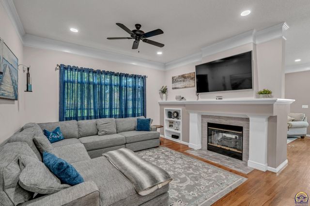 4513 SW Moundview DR, Topeka, KS 66610