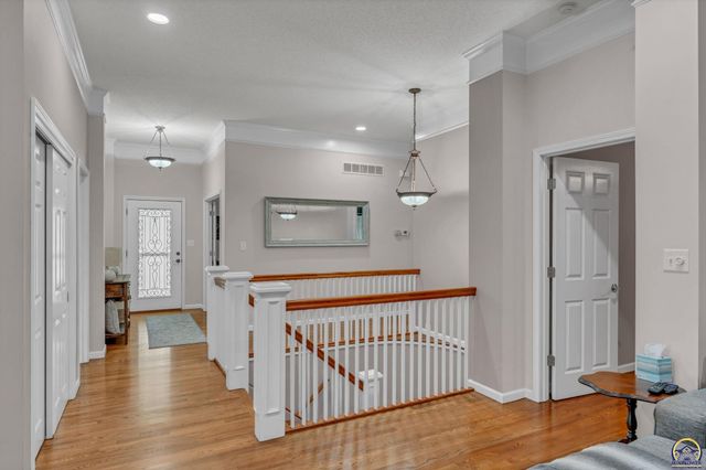 4513 SW Moundview DR, Topeka, KS 66610