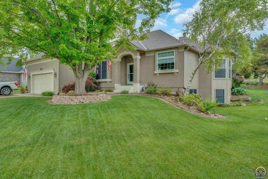 4513 SW Moundview DR, Topeka, KS 66610