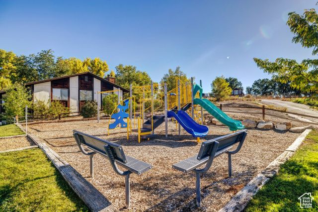 800 W HIGHWAY DR, Wellington, UT 84542