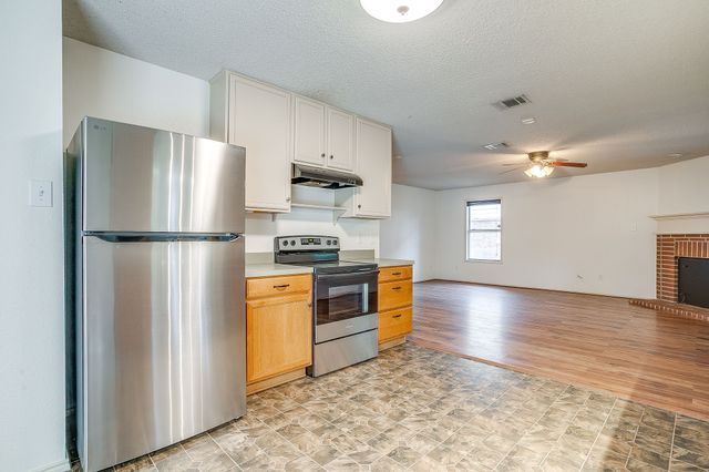2333 Ash Grove Trail, Fort Worth, TX 76112