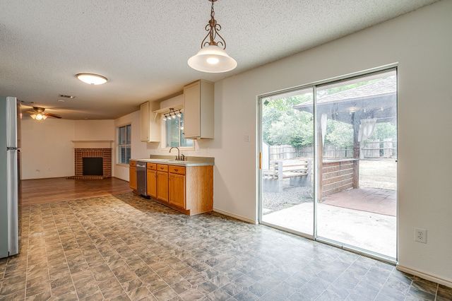 2333 Ash Grove Trail, Fort Worth, TX 76112