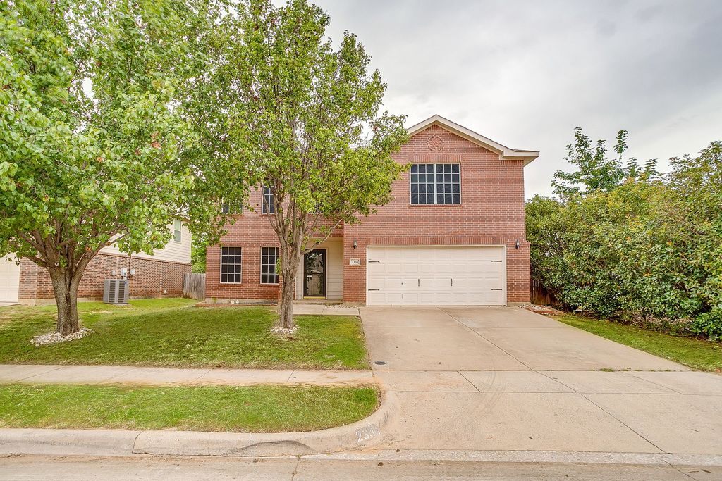 2333 Ash Grove Trail, Fort Worth, TX 76112