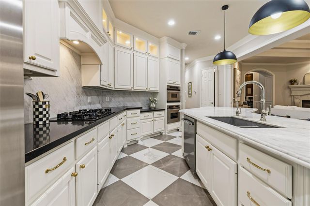118 N Shawnee Ridge Circle, The Woodlands, TX 77382