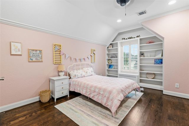 118 N Shawnee Ridge Circle, The Woodlands, TX 77382