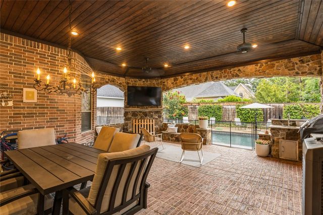 118 N Shawnee Ridge Circle, The Woodlands, TX 77382