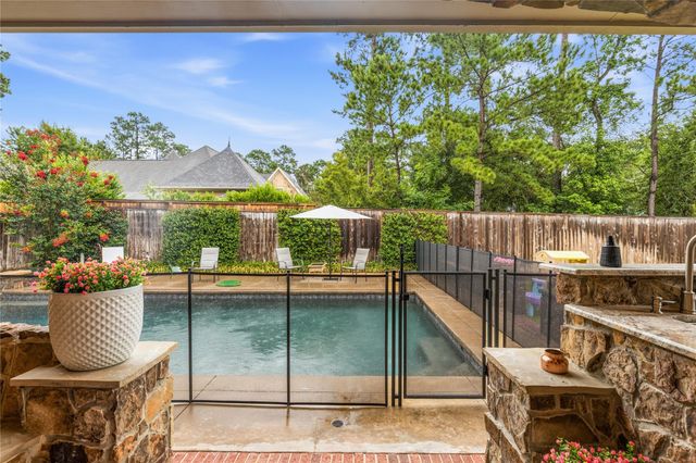118 N Shawnee Ridge Circle, The Woodlands, TX 77382