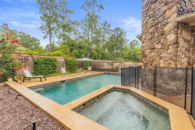 118 N Shawnee Ridge Circle, The Woodlands, TX 77382