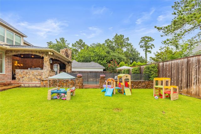 118 N Shawnee Ridge Circle, The Woodlands, TX 77382