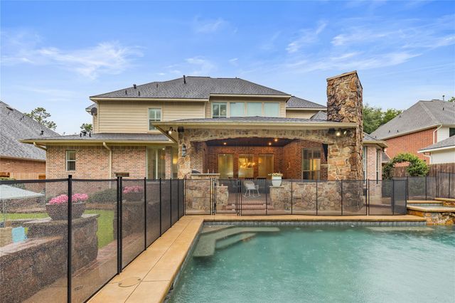 118 N Shawnee Ridge Circle, The Woodlands, TX 77382