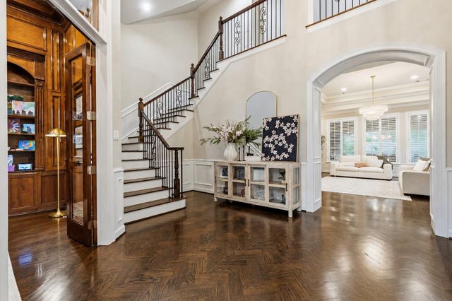 118 N Shawnee Ridge Circle, The Woodlands, TX 77382