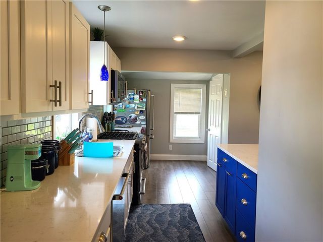 98 Alden Avenue, Warwick, RI 02889