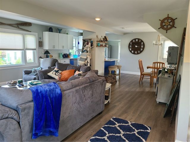 98 Alden Avenue, Warwick, RI 02889