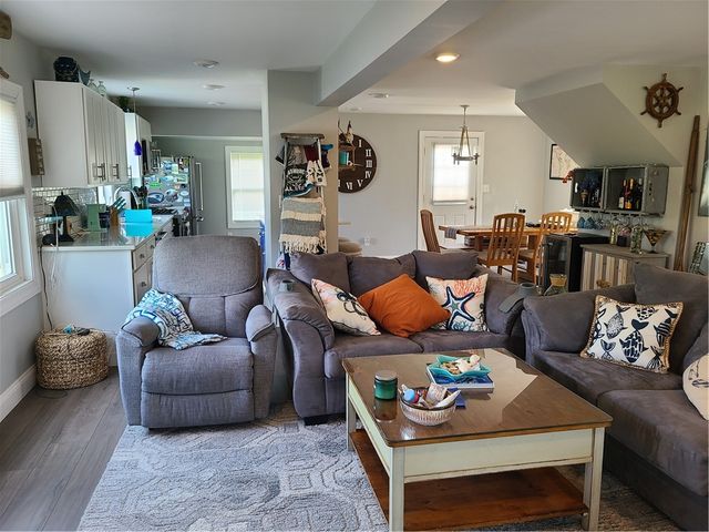 98 Alden Avenue, Warwick, RI 02889