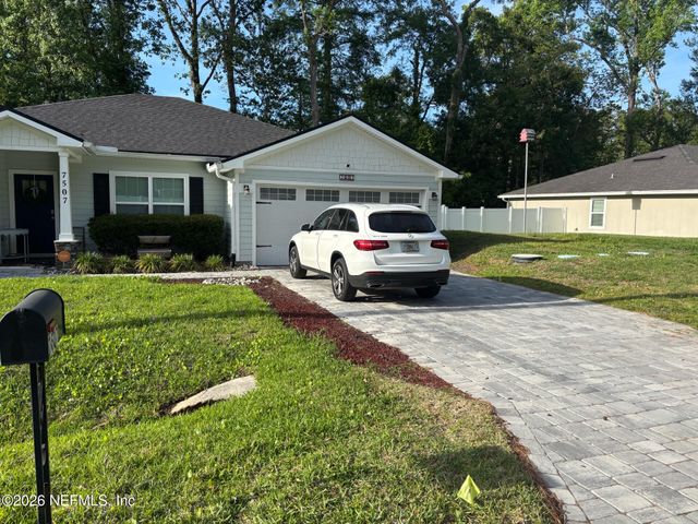 7507 HILSDALE Road, Jacksonville, FL 32216