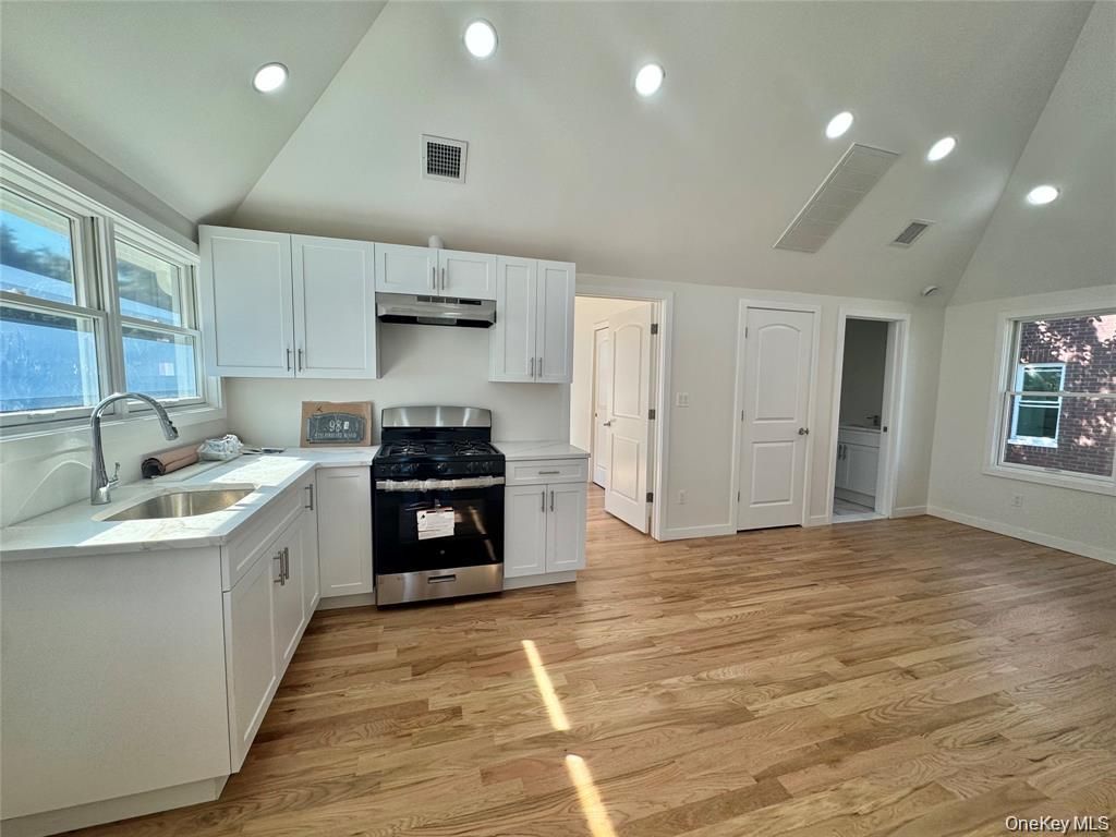 98 Steamboat Road, Great Neck, NY 11024 — photo 4