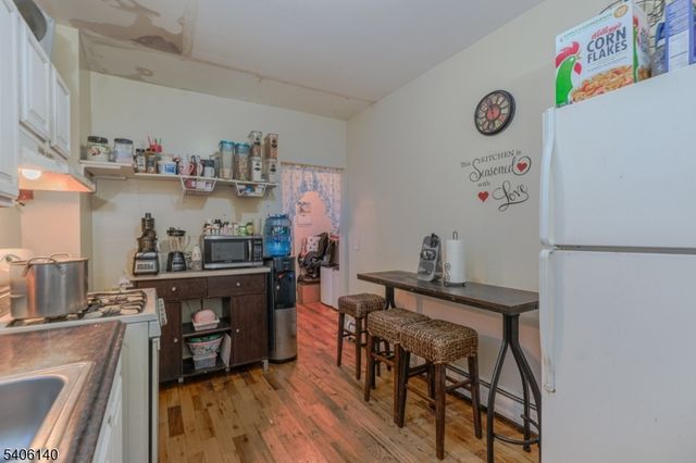 529 E Jersey St, Elizabeth City, NJ 07206