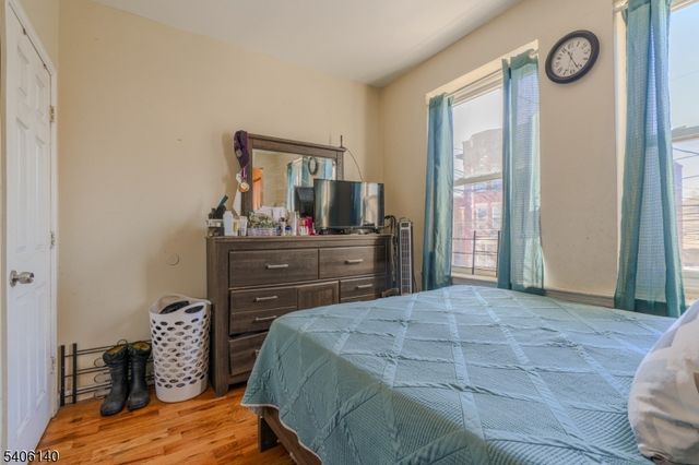 529 E Jersey St, Elizabeth City, NJ 07206