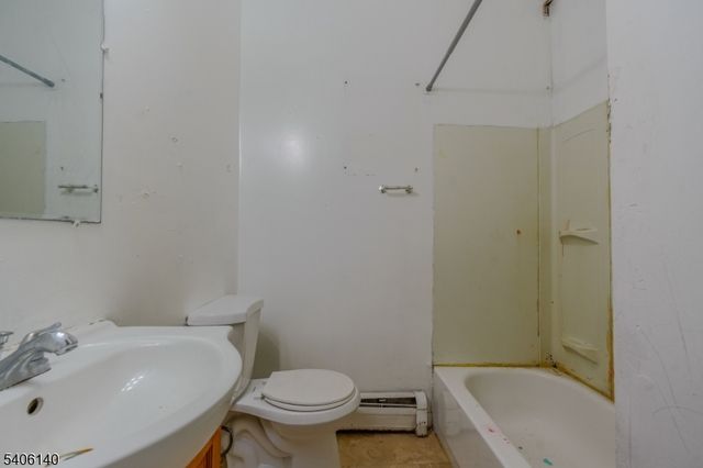 529 E Jersey St, Elizabeth City, NJ 07206