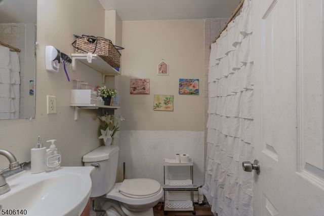 529 E Jersey St, Elizabeth City, NJ 07206