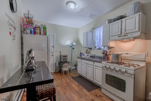 529 E Jersey St, Elizabeth City, NJ 07206