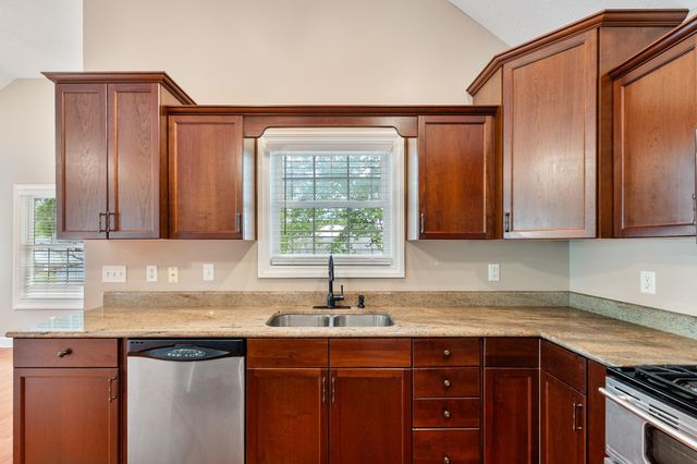 8 Blakeney Rose Lane, Huntington, WV 25705