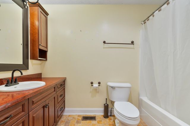 8 Blakeney Rose Lane, Huntington, WV 25705