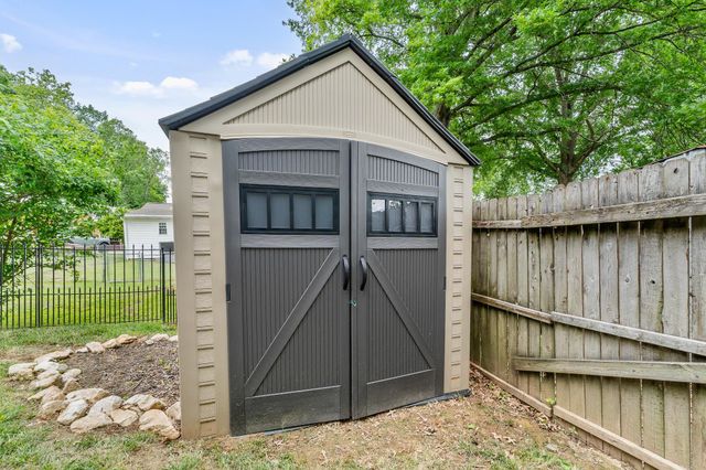 8 Blakeney Rose Lane, Huntington, WV 25705