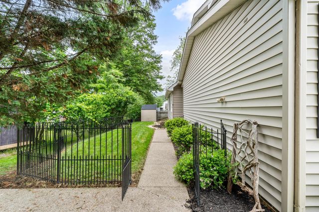 8 Blakeney Rose Lane, Huntington, WV 25705