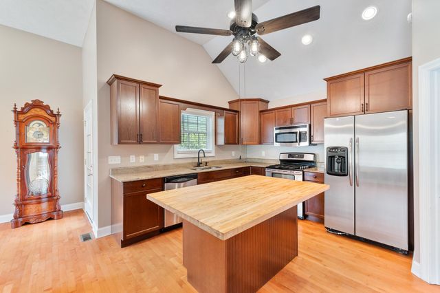 8 Blakeney Rose Lane, Huntington, WV 25705