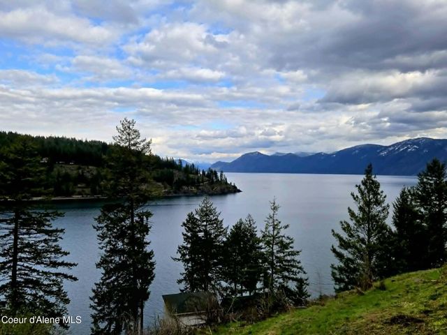 79 Outrigger DR, Sagle, ID 83860