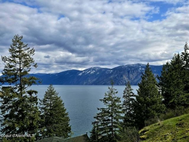 79 Outrigger DR, Sagle, ID 83860