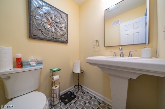 44 Sparrow Circle, Hampton Twp., NJ 07860