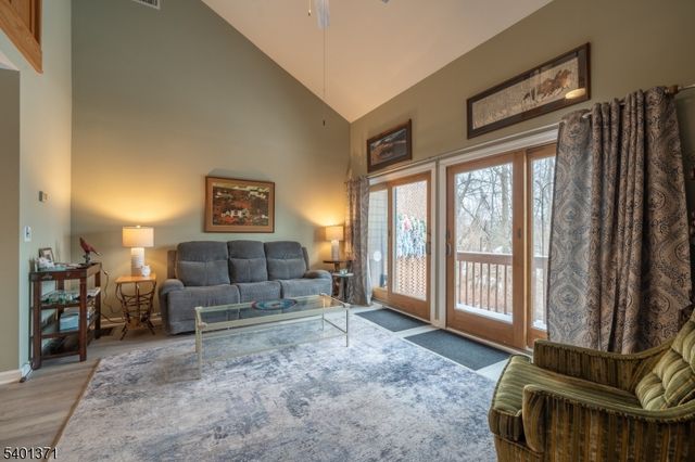 44 Sparrow Circle, Hampton Twp., NJ 07860