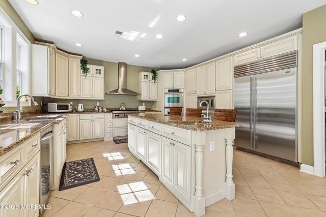 15 Livingston Court, Marlboro, NJ 07746