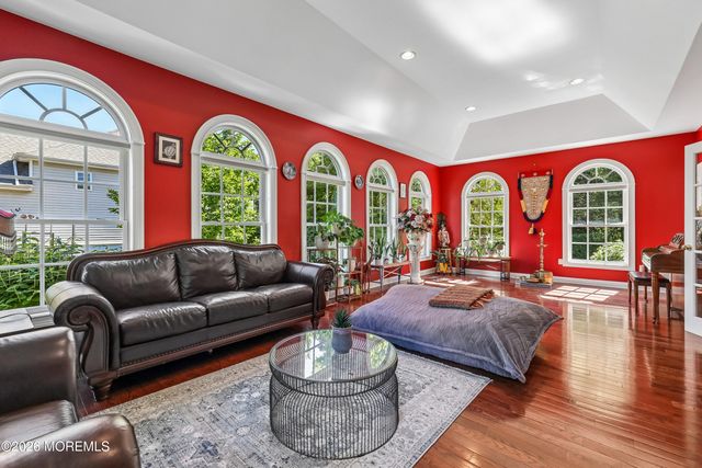 15 Livingston Court, Marlboro, NJ 07746