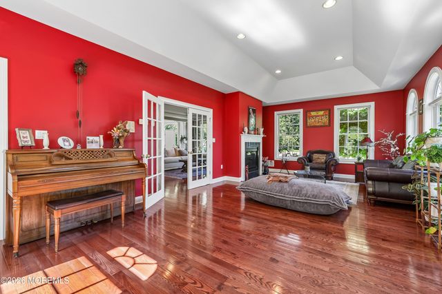 15 Livingston Court, Marlboro, NJ 07746