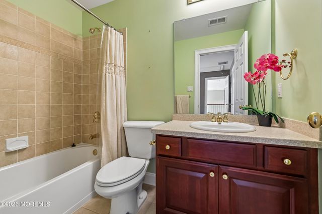 15 Livingston Court, Marlboro, NJ 07746