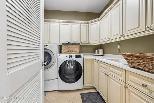 15 Livingston Court, Marlboro, NJ 07746