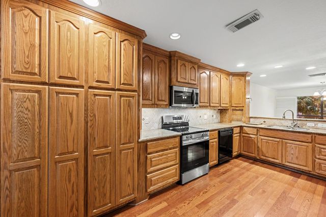 69 S Bachelor Button Street, Lake Jackson, TX 77566
