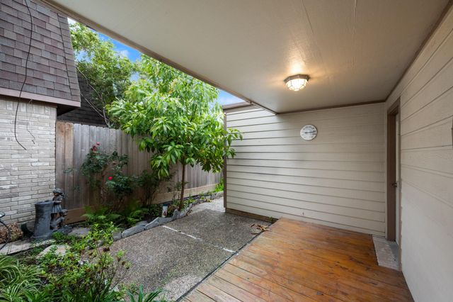 69 S Bachelor Button Street, Lake Jackson, TX 77566