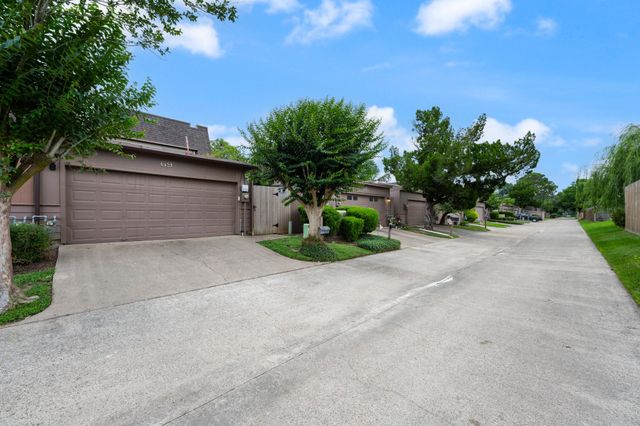 69 S Bachelor Button Street, Lake Jackson, TX 77566